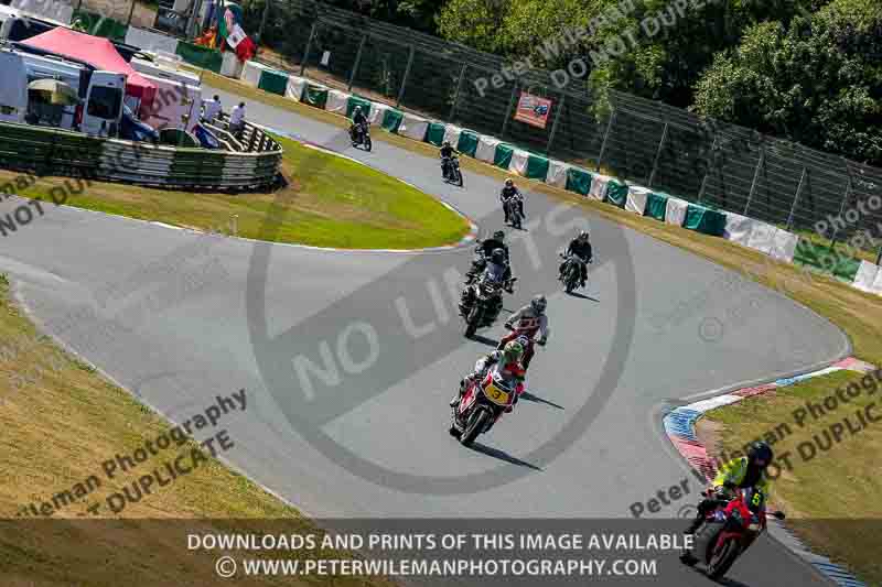 Vintage motorcycle club;eventdigitalimages;mallory park;mallory park trackday photographs;no limits trackdays;peter wileman photography;trackday digital images;trackday photos;vmcc festival 1000 bikes photographs